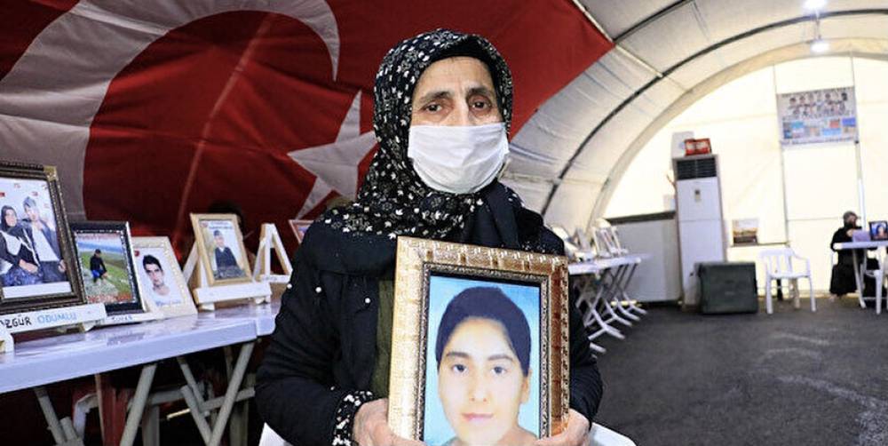 Evlat nöbetindeki anne: HDP ve PKK birdir